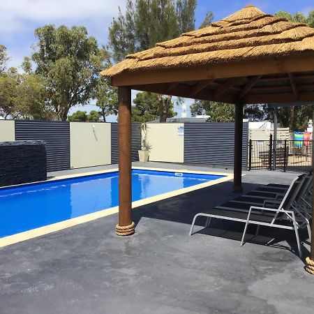 Ceduna Foreshore Caravan Park Екстер'єр фото
